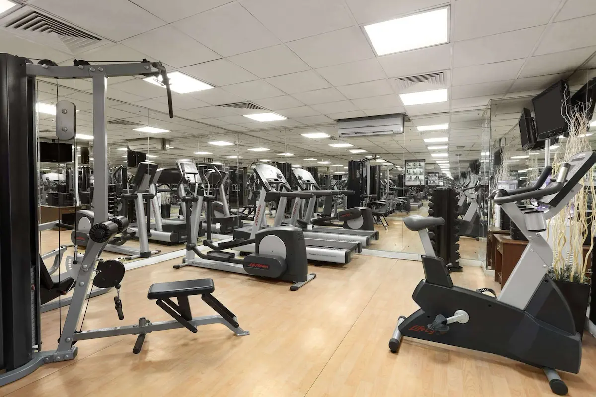 باشگاه بدنسازی هتل هاوارد جانسون بای ویندهام بر دبی